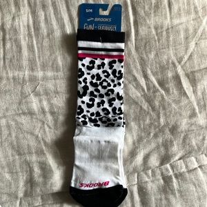 Brooks unisex crew socks
